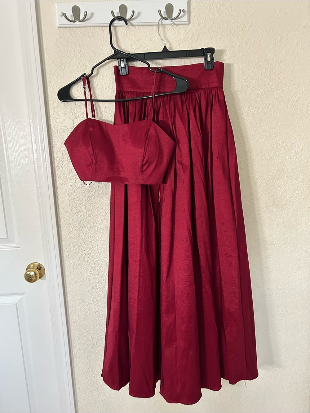 Elegant Women's Two-Piece Prom Dress in Burgundy
